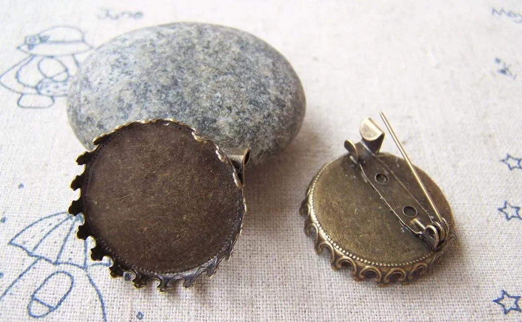 10 pcs Antique Brass Pendant Tray Crown Base Brooch A1364