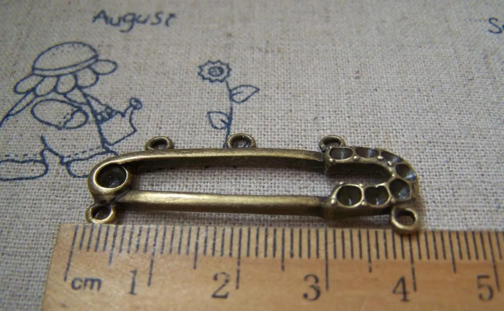 10 pcs Antique Bronze Five Loops Brooch Pendant A2215