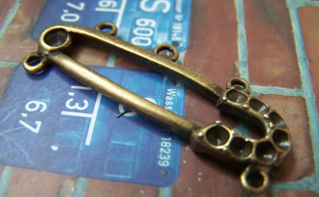 10 pcs Antique Bronze Five Loops Brooch Pendant A2215