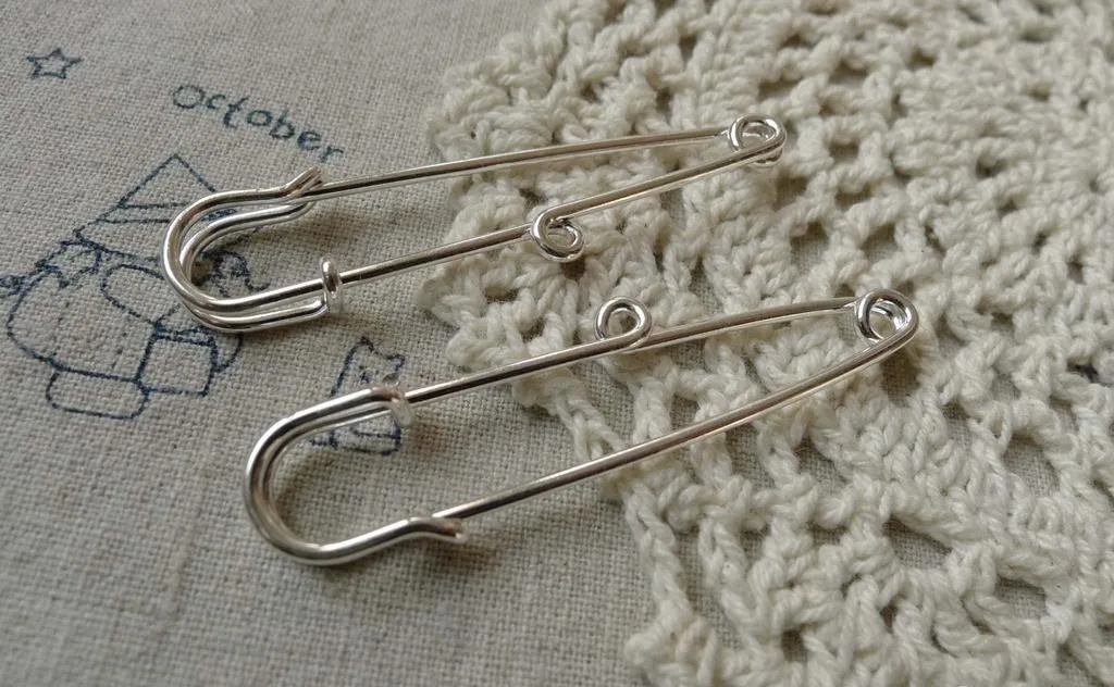 10 pcs Silver One Loop Kilt Safety Pins Broochs  A6556