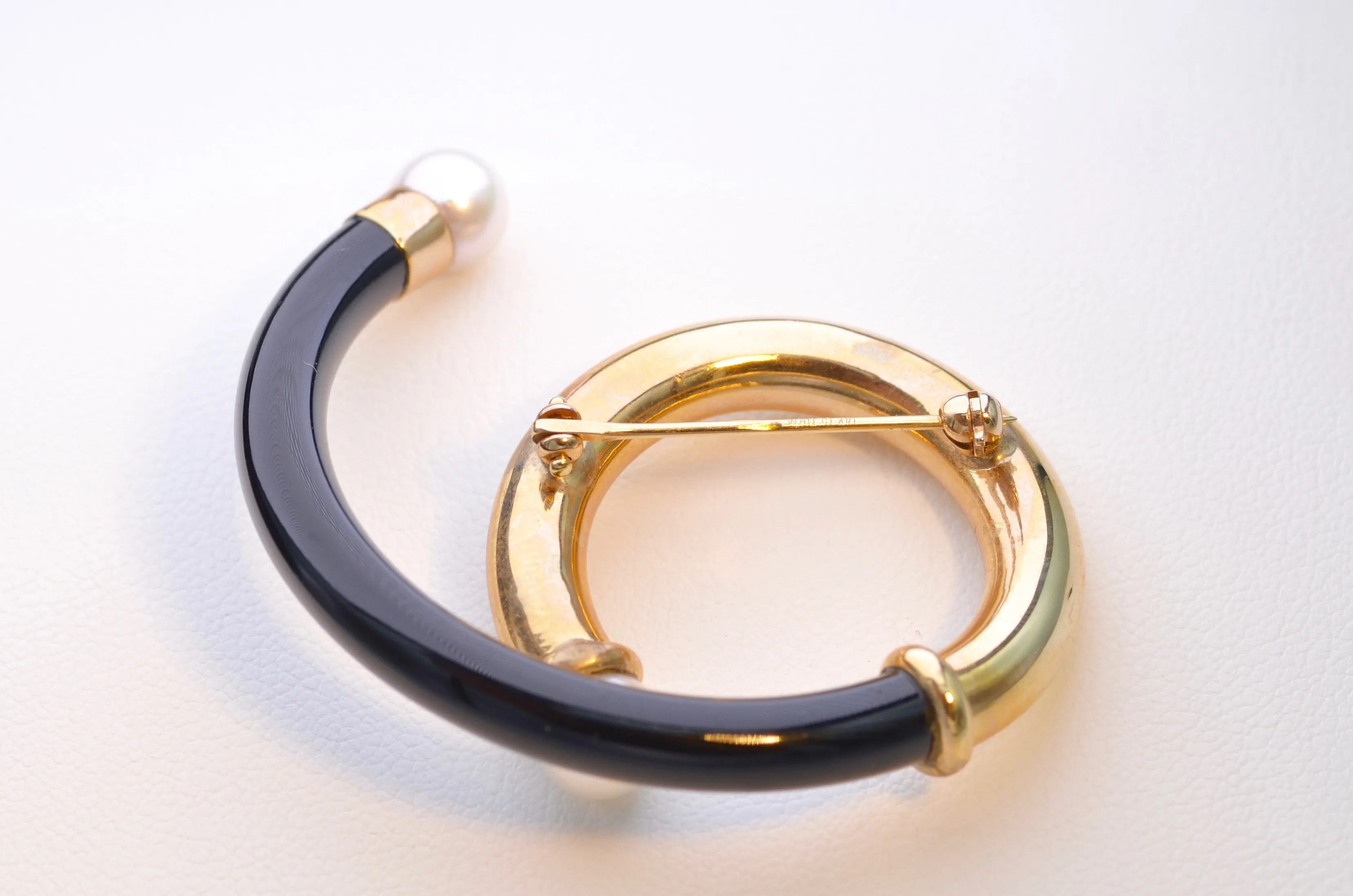 14K Black Onyx and Cultured Pearl Brooch