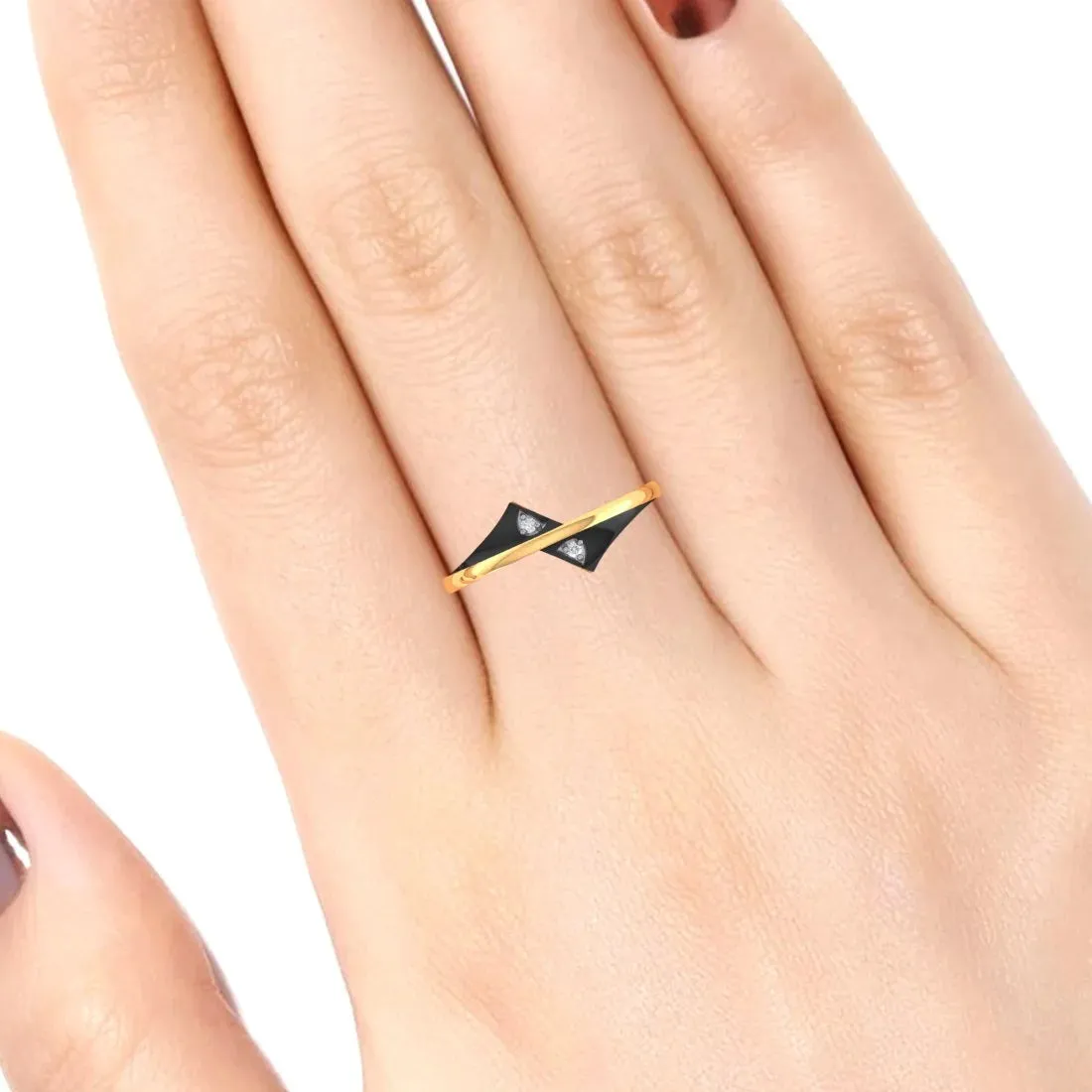 22K Gold Ring Curved Lines Design With Black Inlay And Embedded Stone Detailing (Size 12)