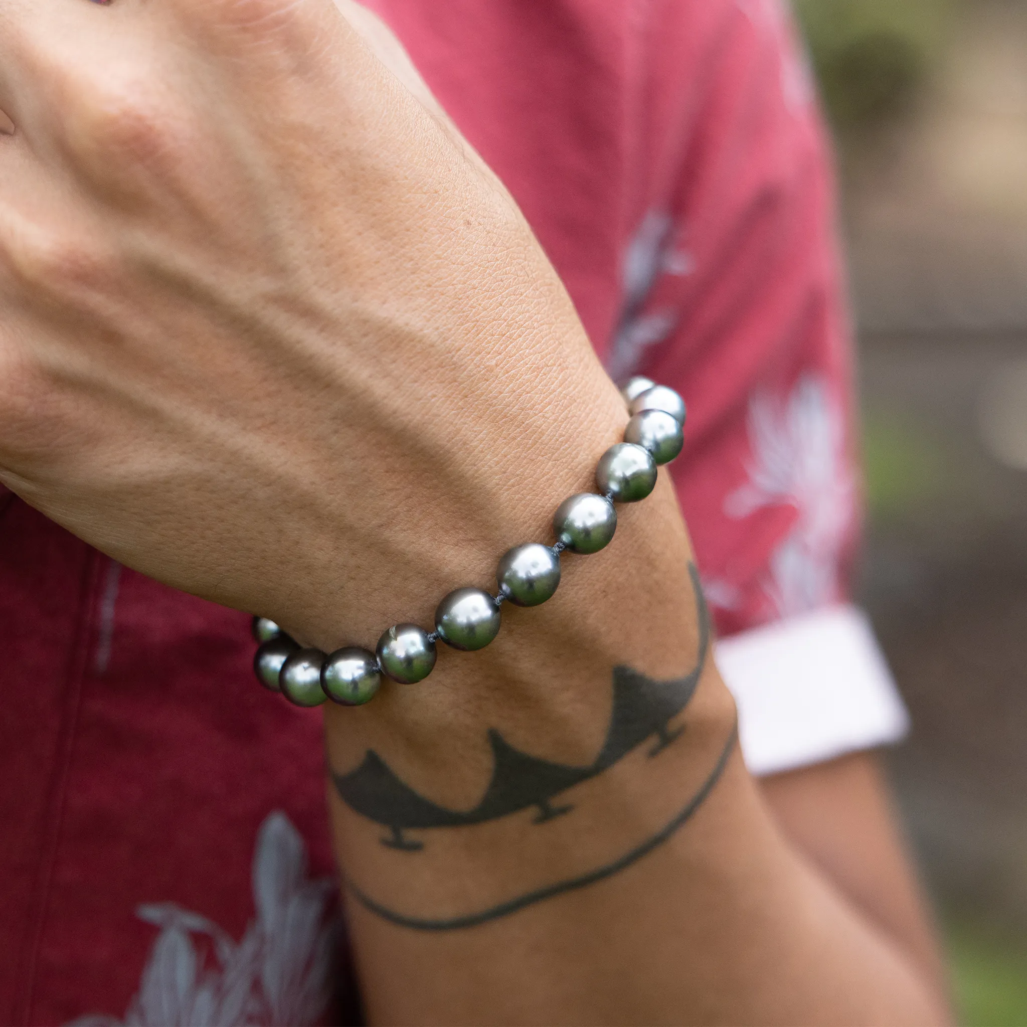 7.5-9" Adjustable Tahitian Black Pearl Bracelet in Gold - 8-10mm