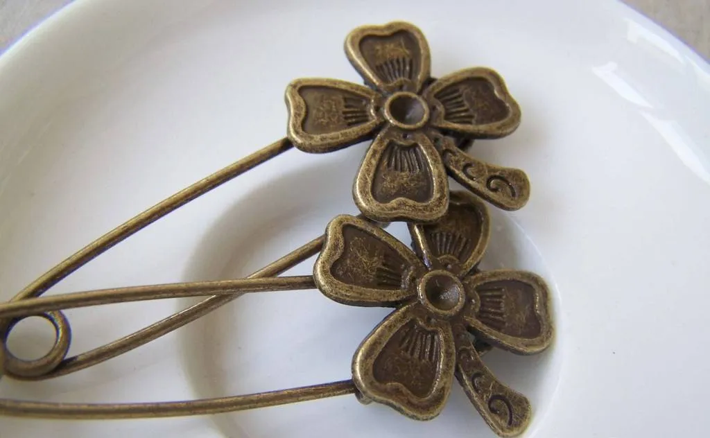 Bronze Shawl Pin Lucky Flower Brooch Set of 4 A580