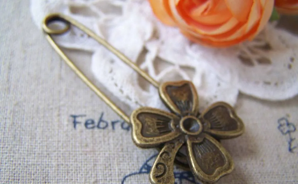 Bronze Shawl Pin Lucky Flower Brooch Set of 4 A580