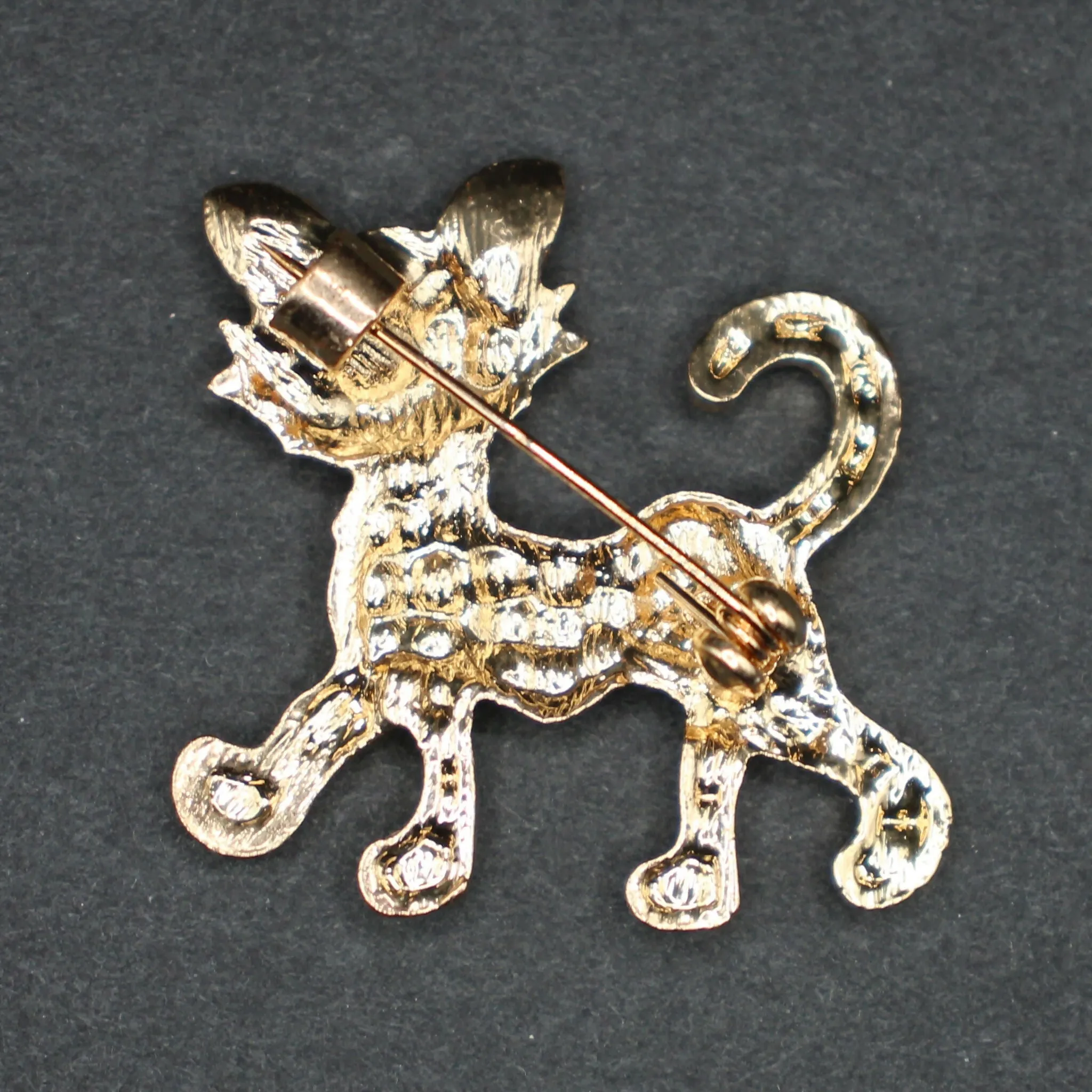 Cat brooch