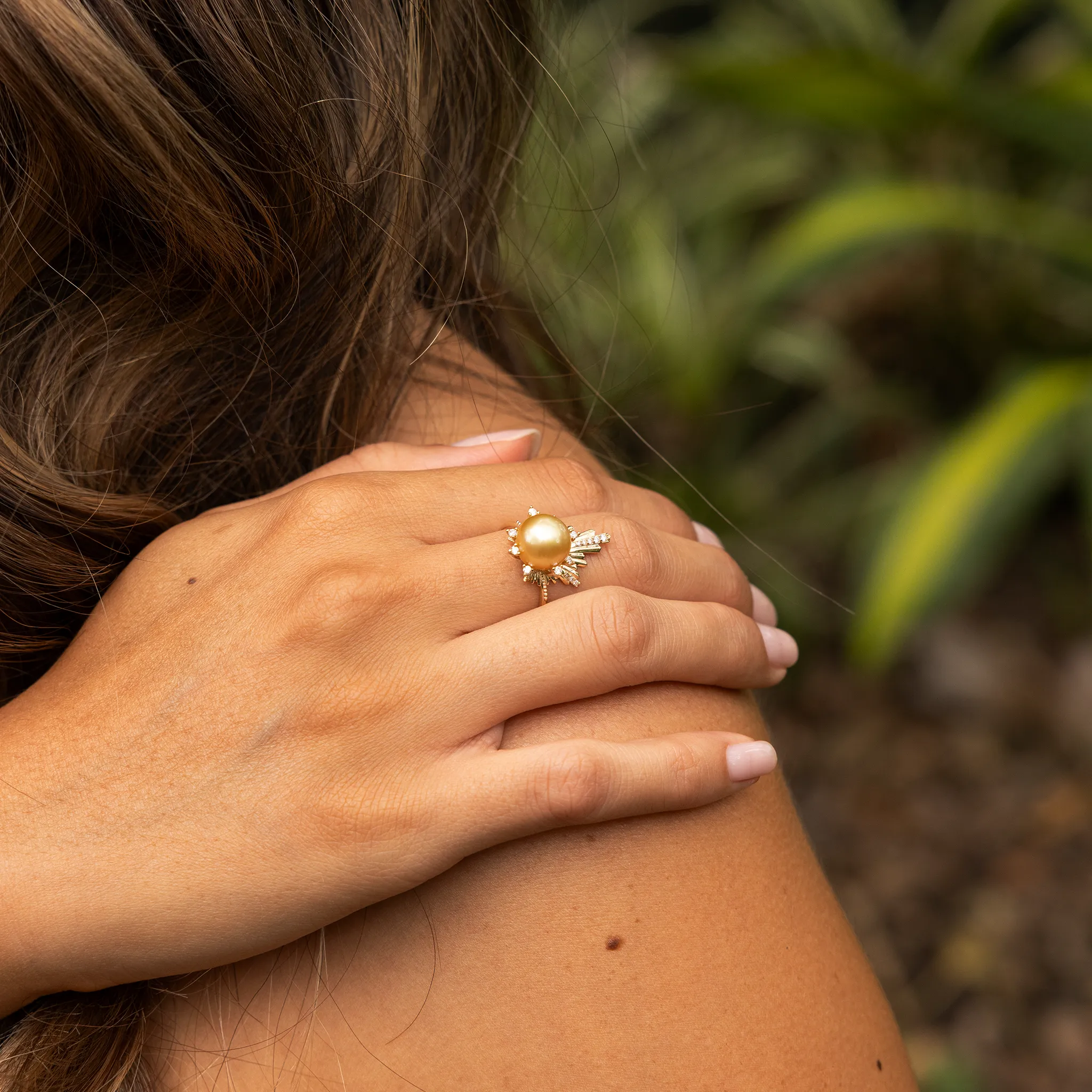 E Ho???la South Sea Gold Pearl Ring in Gold with Diamonds - 21mm