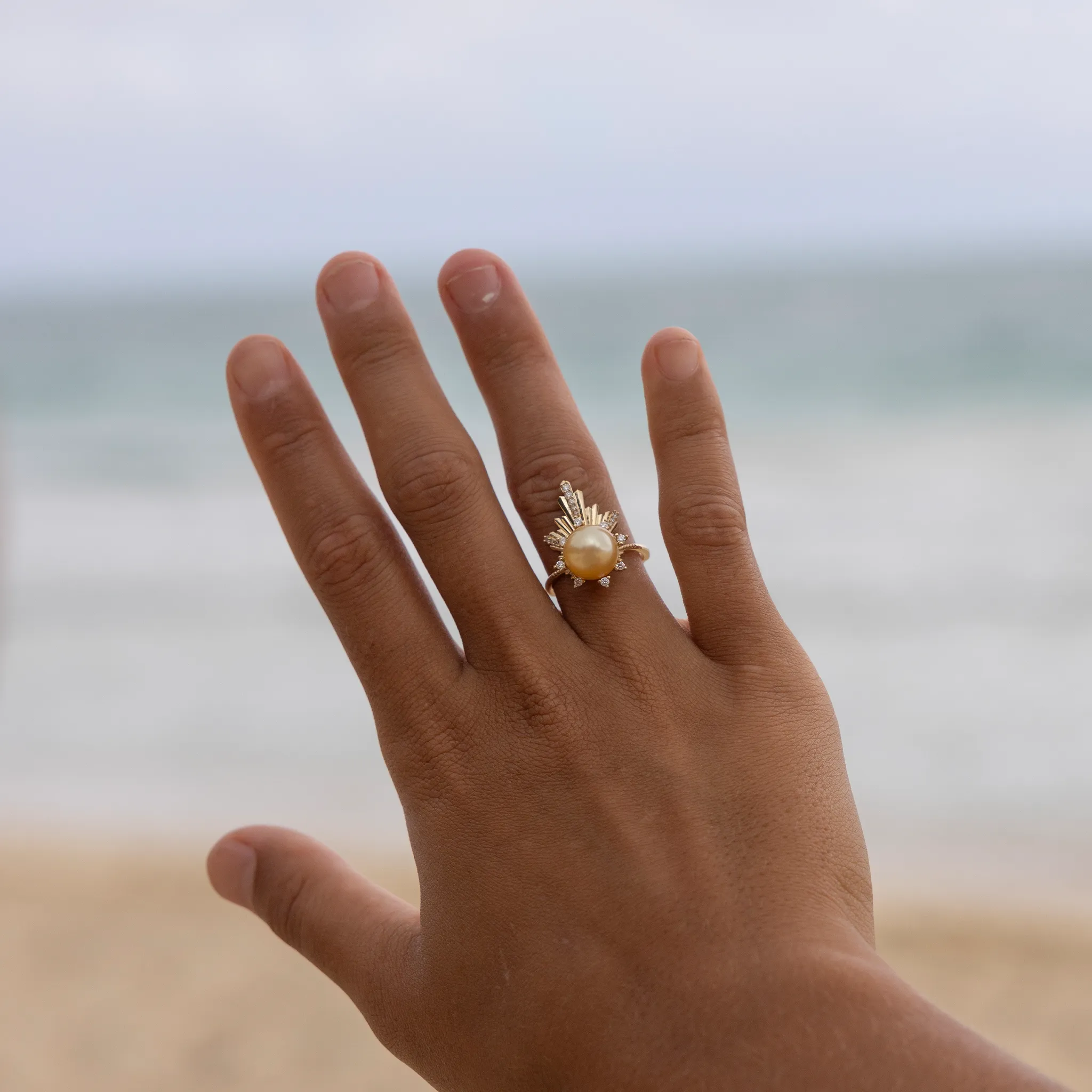 E Ho???la South Sea Gold Pearl Ring in Gold with Diamonds - 21mm