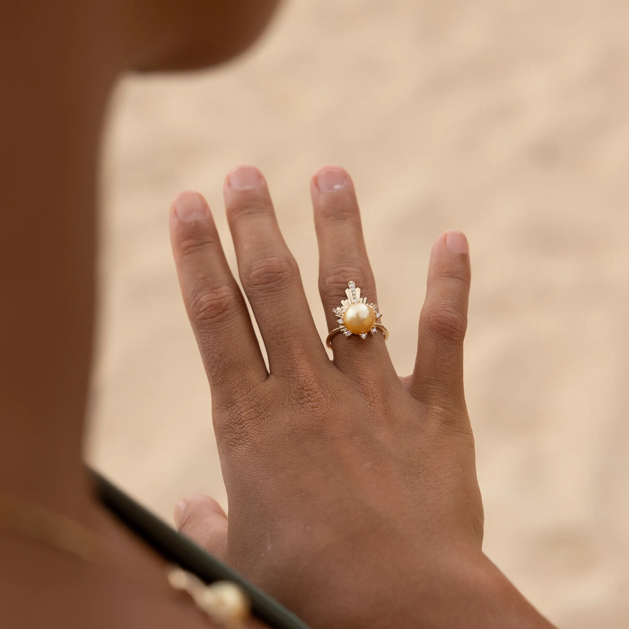 E Ho???la South Sea Gold Pearl Ring in Gold with Diamonds - 21mm