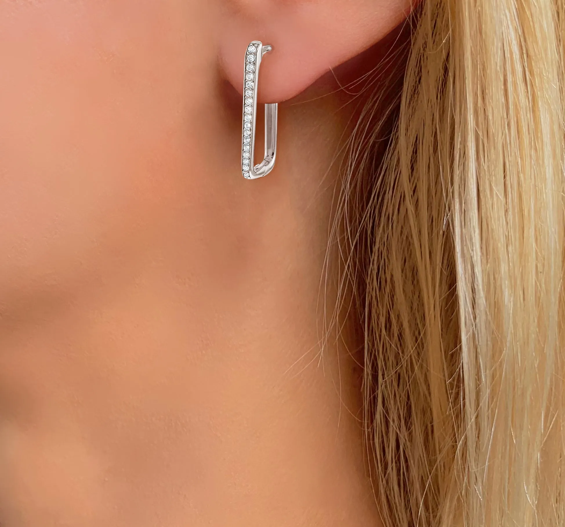 Earrings in 925 Silver plated with Silver and assembled with Zirconium Oxide