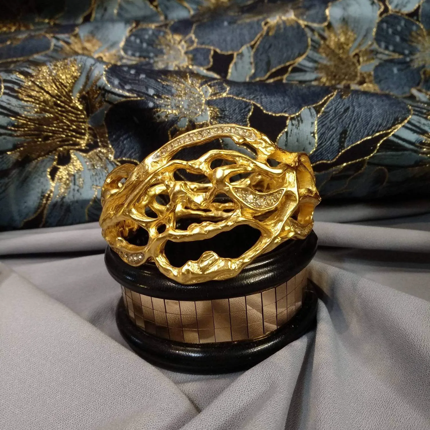 Elizabeth Taylor Bracelet for Avon Treasured Vine Gold Cuff