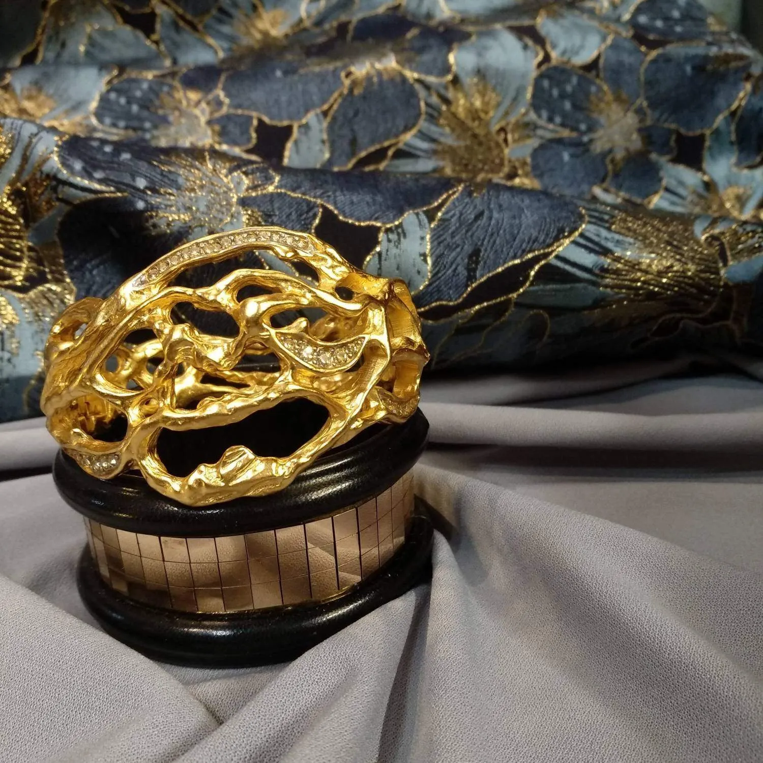 Elizabeth Taylor Bracelet for Avon Treasured Vine Gold Cuff