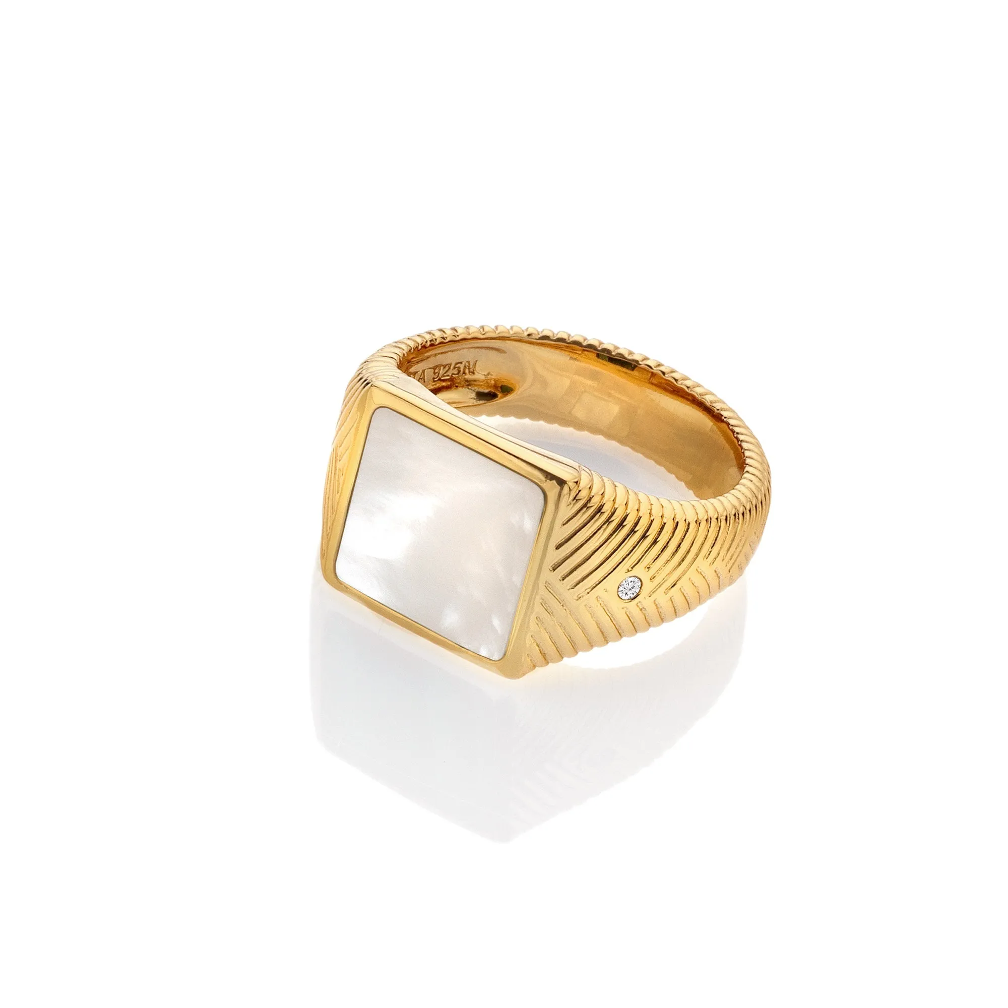 Hot Diamonds x Jac Jossa Calm Gold Plated Sterling Silver Pearl Signet Ring D