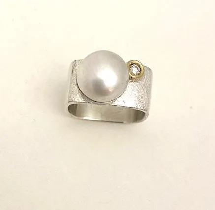 Large Mabe Pearl and Gold Ring
