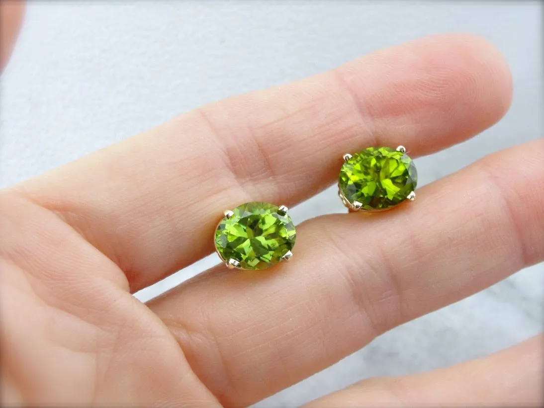 Large Oval Peridot Stud Earrings in Yellow Gold