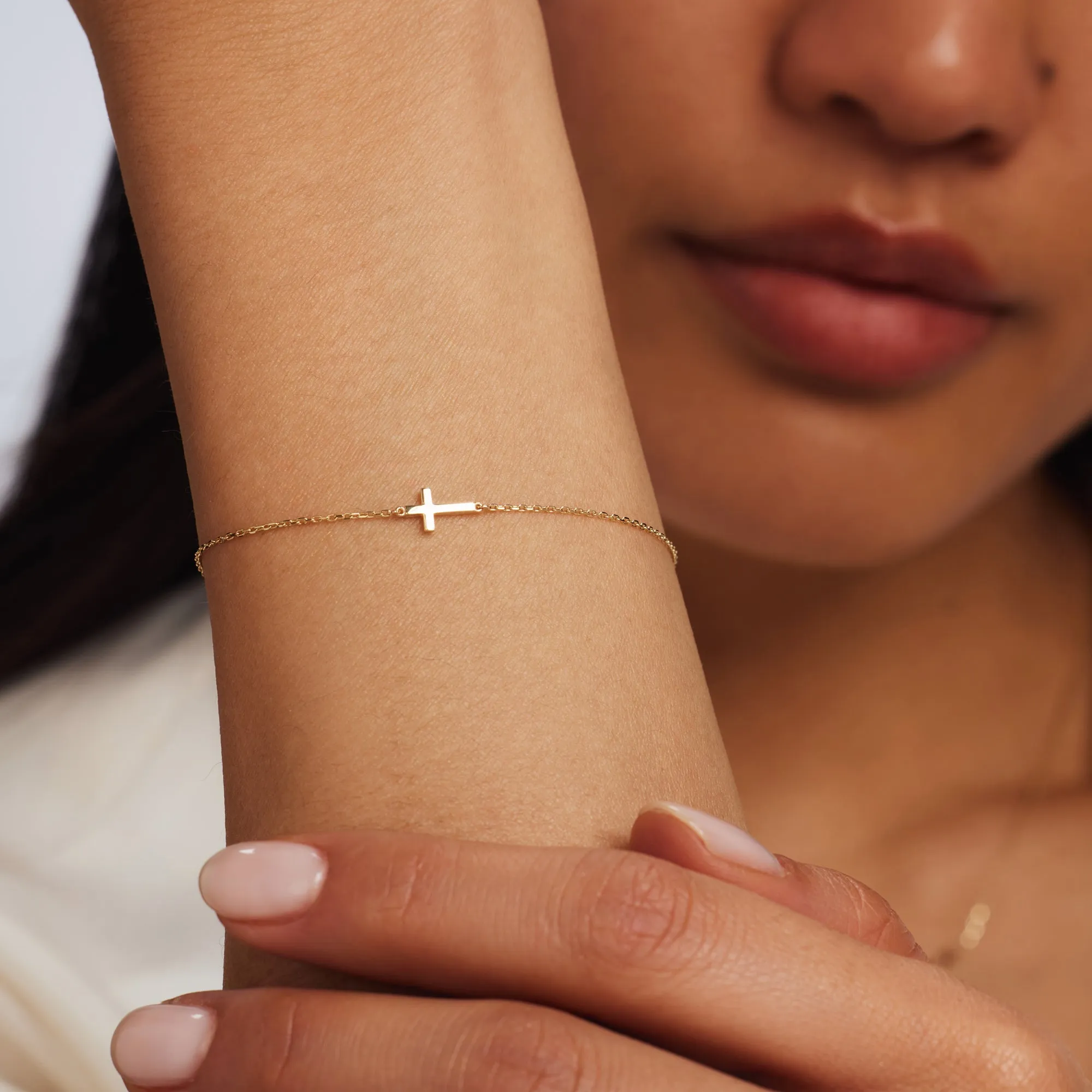 Monceau Solange 14 karat gold bracelet with cross