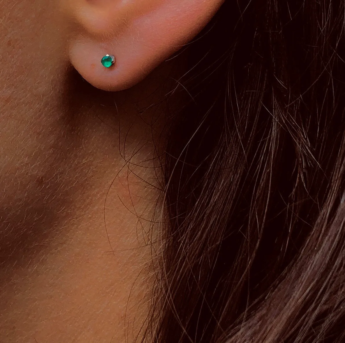Rhodium plated 925 silver earrings assembled with Emerald