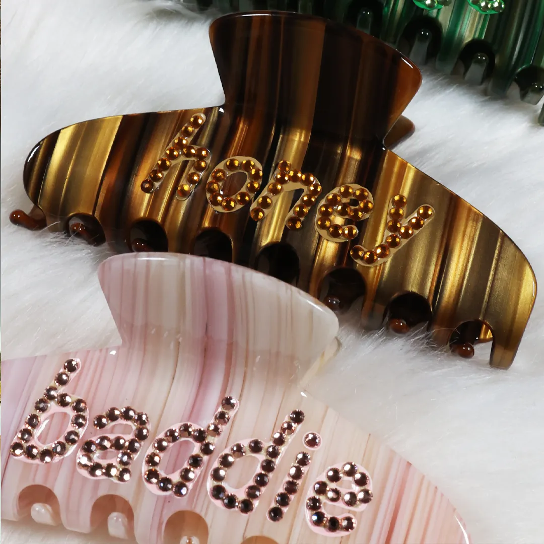 STATEMENT CLIP BADDIE