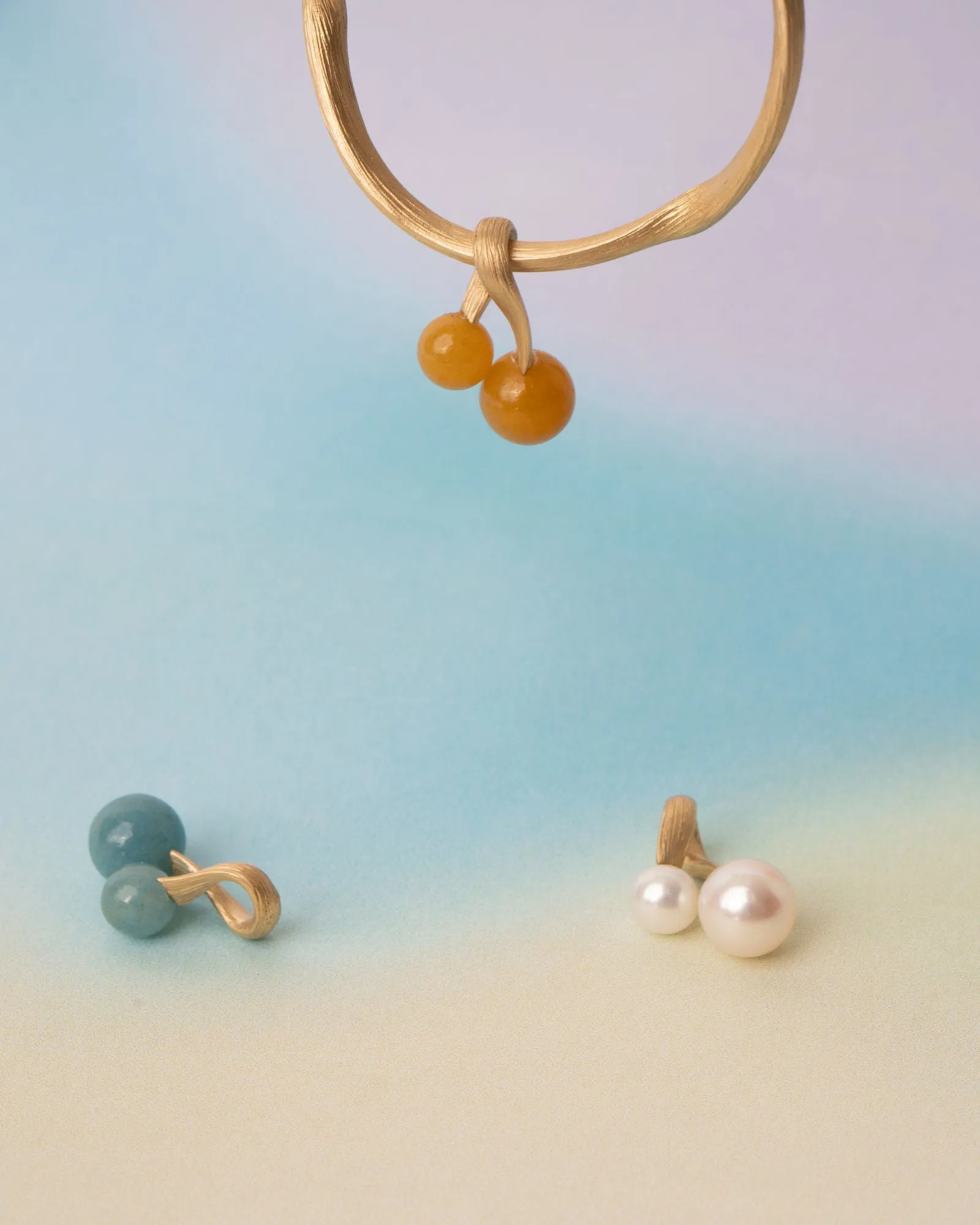 Vega 18K Gold Pendant w. Pearls