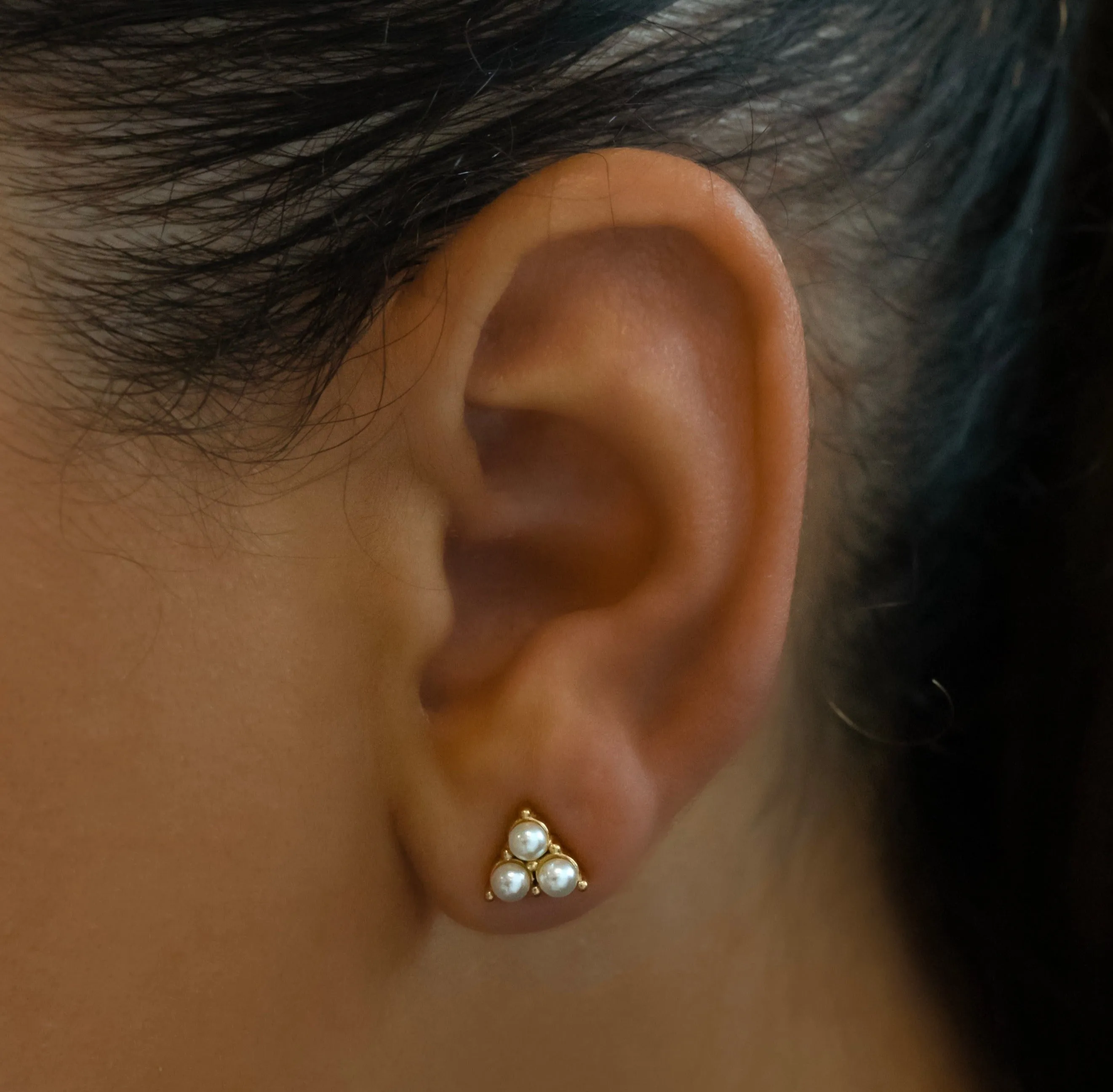 Victoria Pearl Stud Earrings