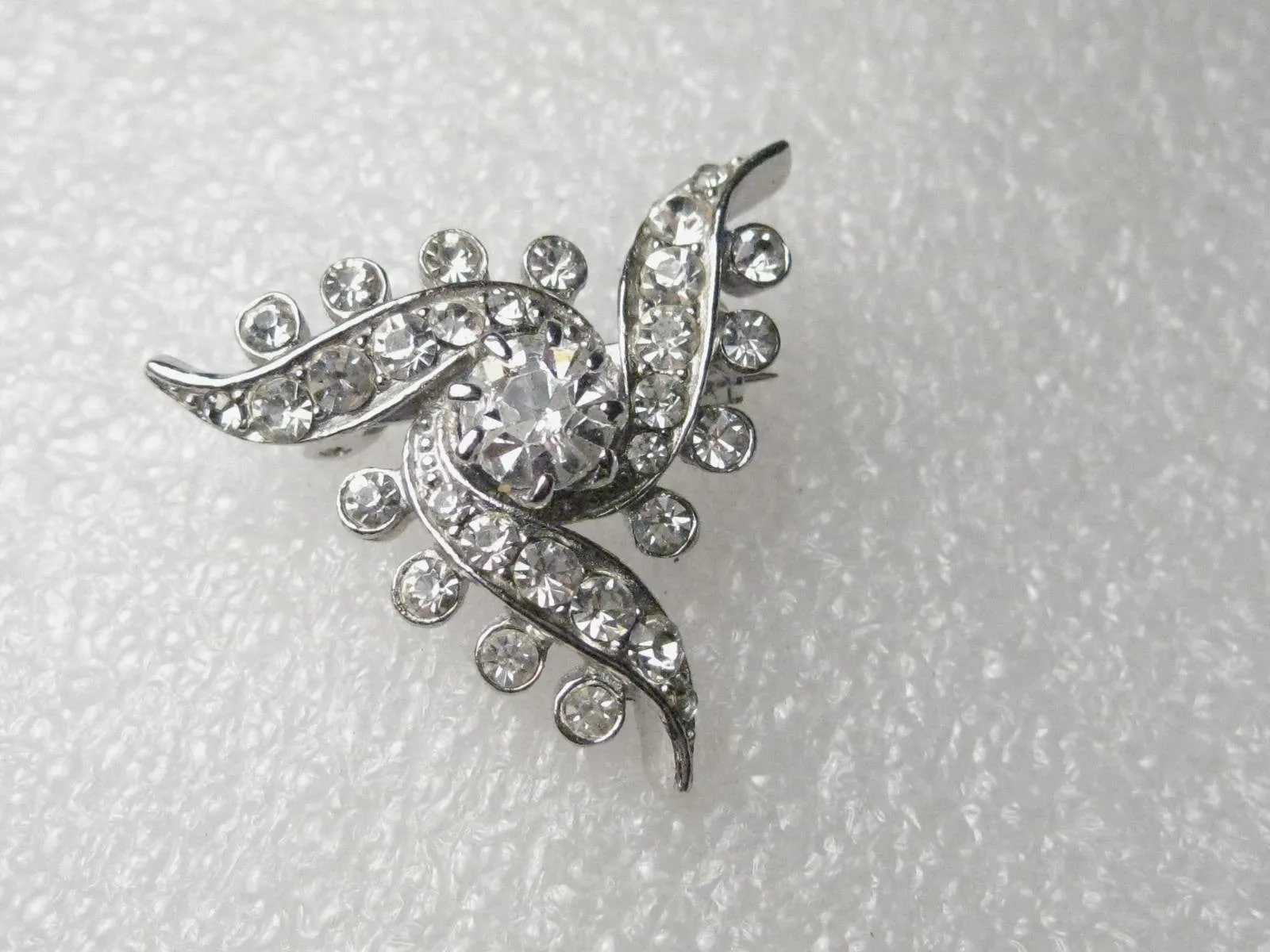 Vintage Art Deco Themed Rhinestone Brooch - Clear stones, Silvertone