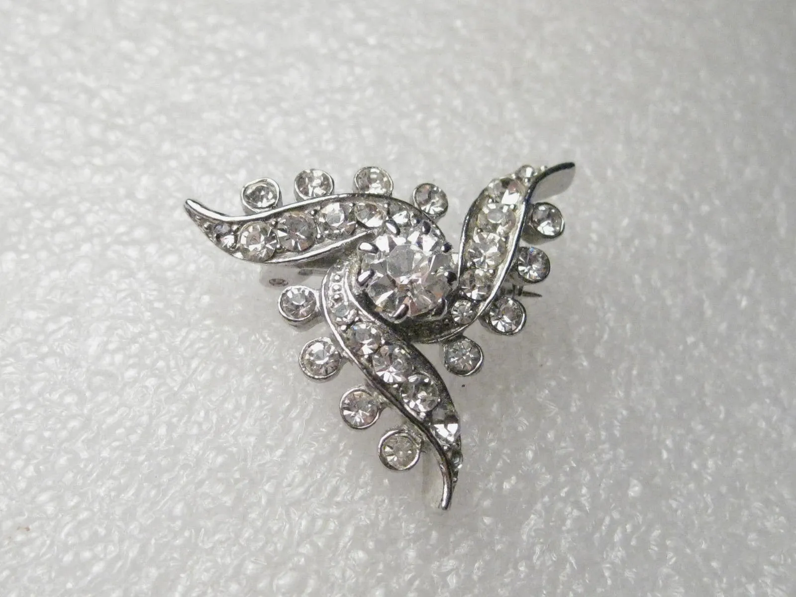 Vintage Art Deco Themed Rhinestone Brooch - Clear stones, Silvertone