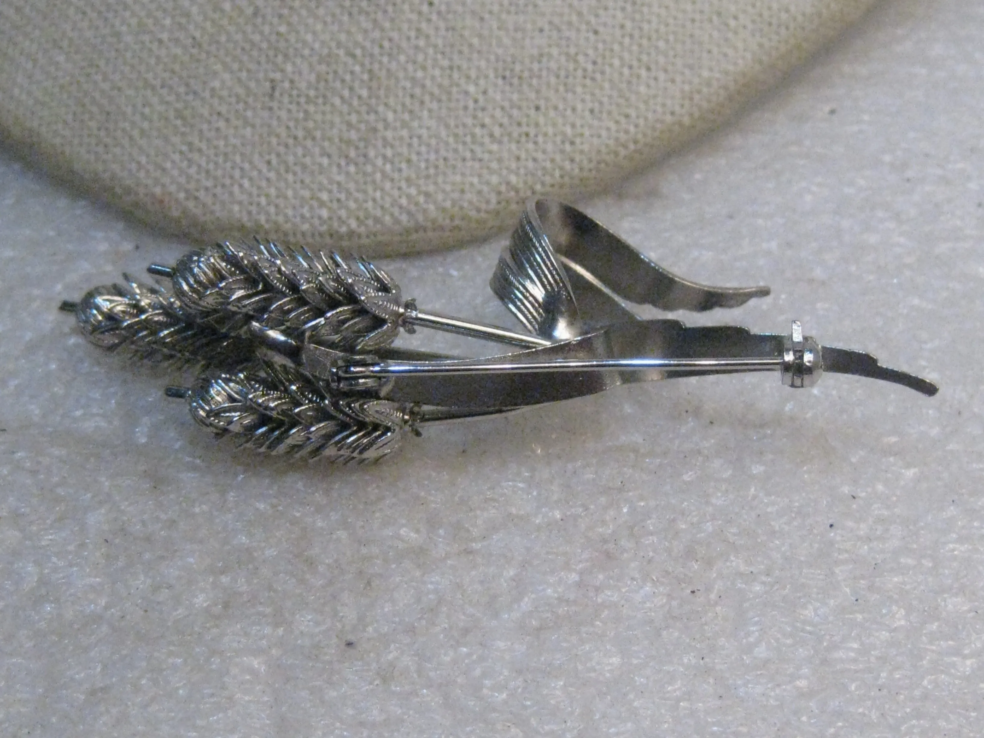 Vintage Articulated Wheat Brooch, Silver Tone - Tops Move, 3.25" Tall, 1960's