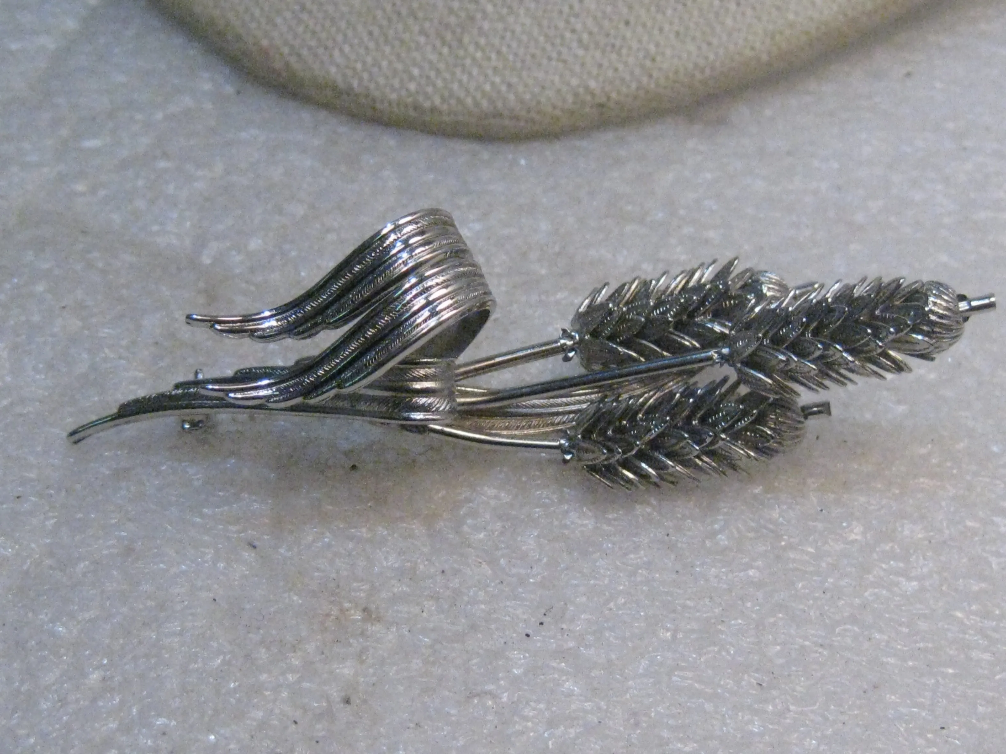 Vintage Articulated Wheat Brooch, Silver Tone - Tops Move, 3.25" Tall, 1960's