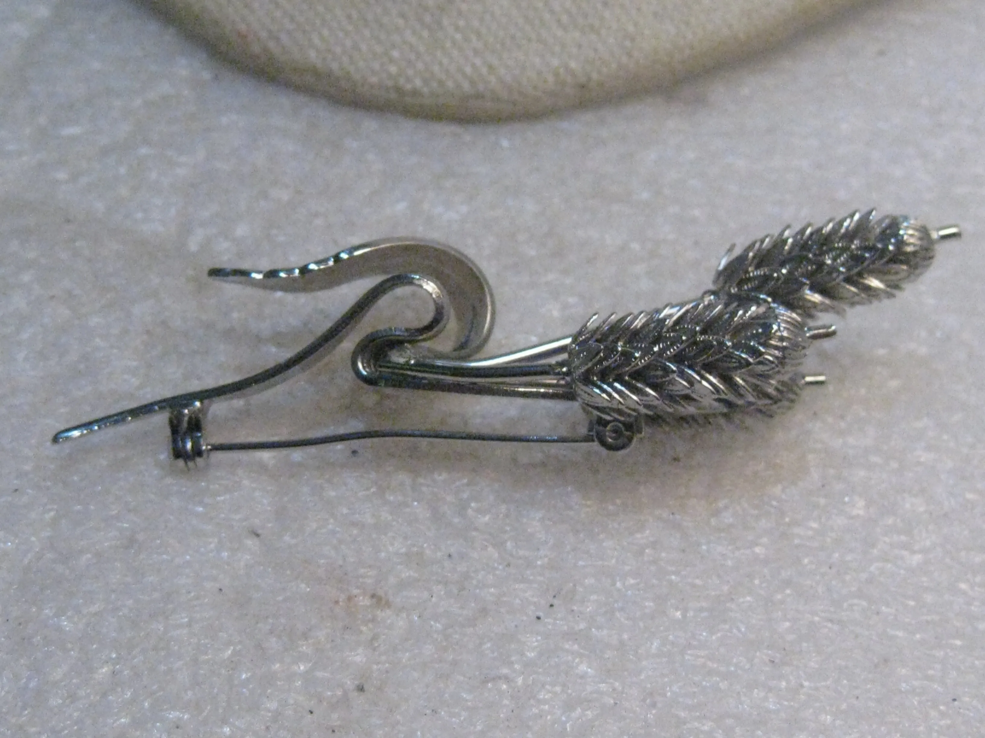 Vintage Articulated Wheat Brooch, Silver Tone - Tops Move, 3.25" Tall, 1960's